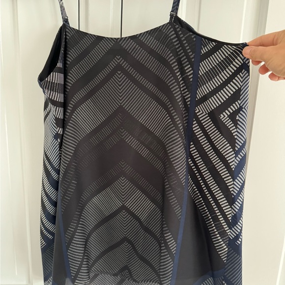 Vince. 100% silk tank top - NWOT - Picture 5 of 5